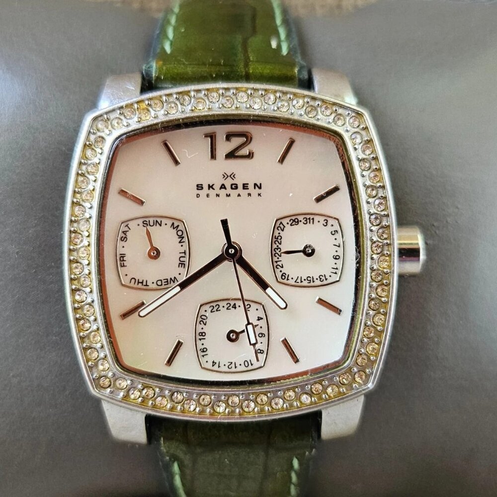 Skagen Women Wristwatch Multi-dial/Gemstones Patent Leather Band Watch